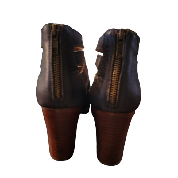 Steve Madden Vendetta navy cage booties  - 8.        G - Picture 5 of 8